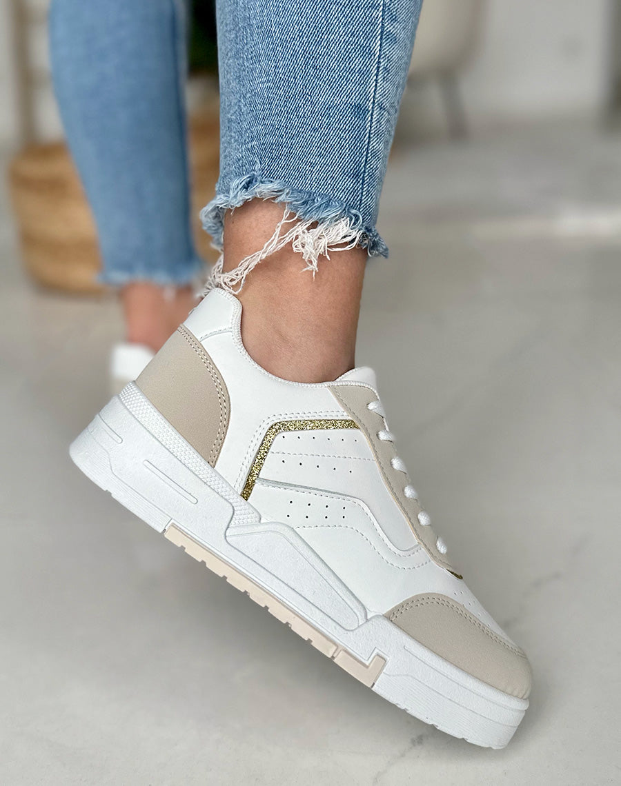 Baskets blanches à liseré dorées à paillettes et empiècements beige