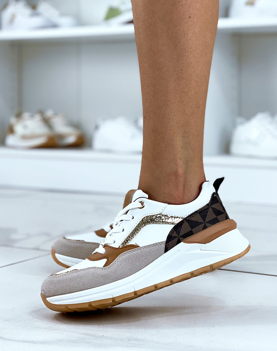 Baskets blanches à multiples détails et empiècements