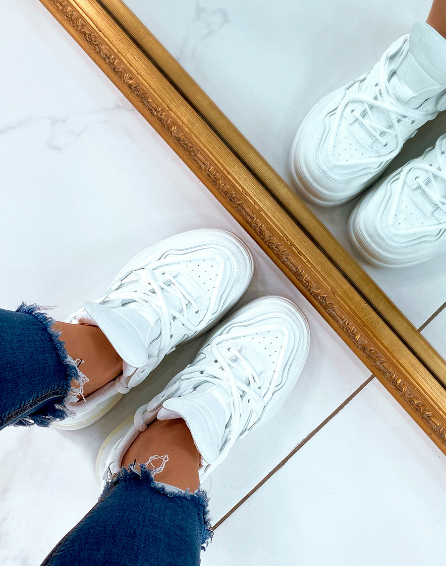 BASKETS BLANCHES ? MULTIPLES D?TAILS ET LACET EN CORDE