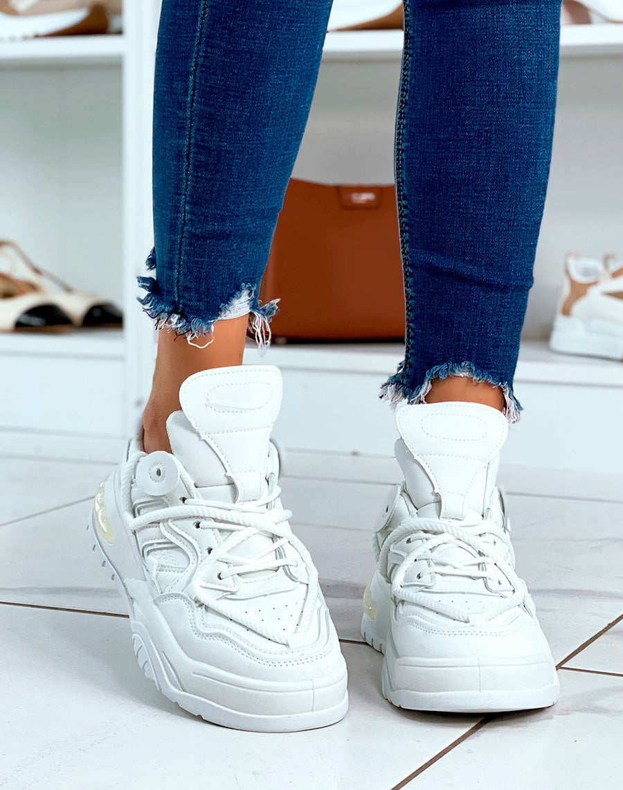 BASKETS BLANCHES ? MULTIPLES D?TAILS ET LACET EN CORDE