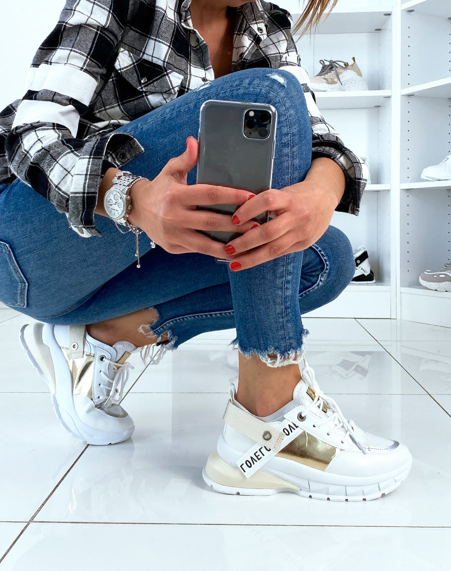Baskets blanches à multiples empiècements et à semelle fantaisie