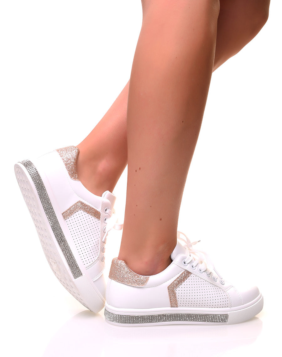 Baskets blanches à paillettes dorées et semelles à strass