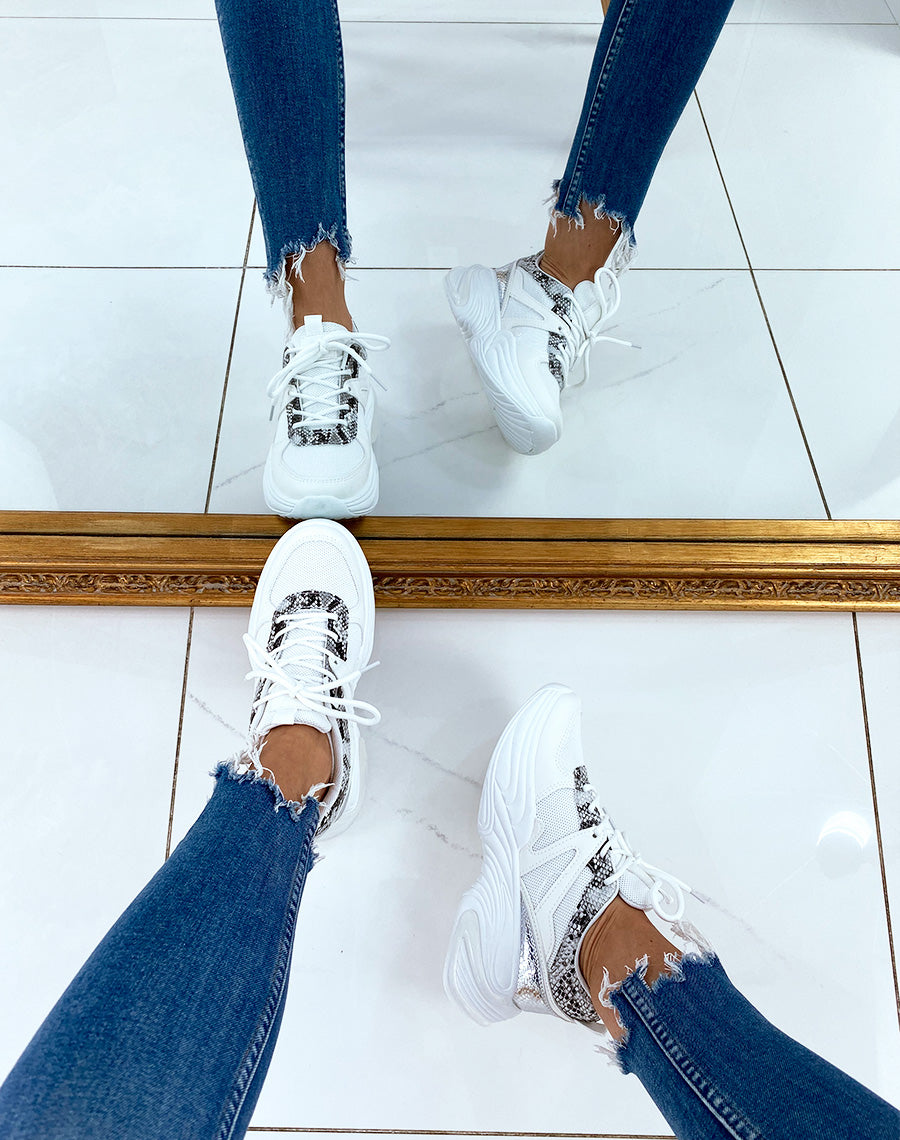 Baskets blanches à plateforme et à motif serpent