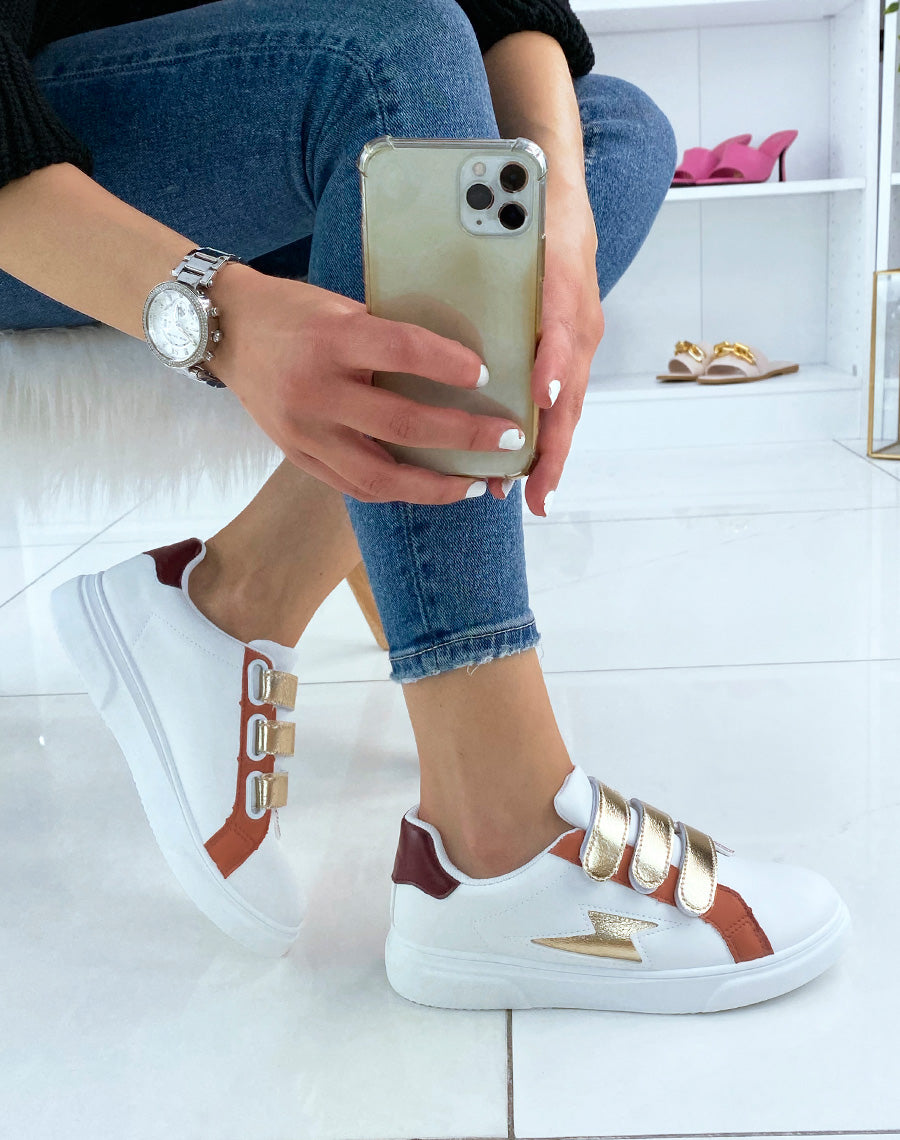 Baskets blanches à scratchs et motif dorés