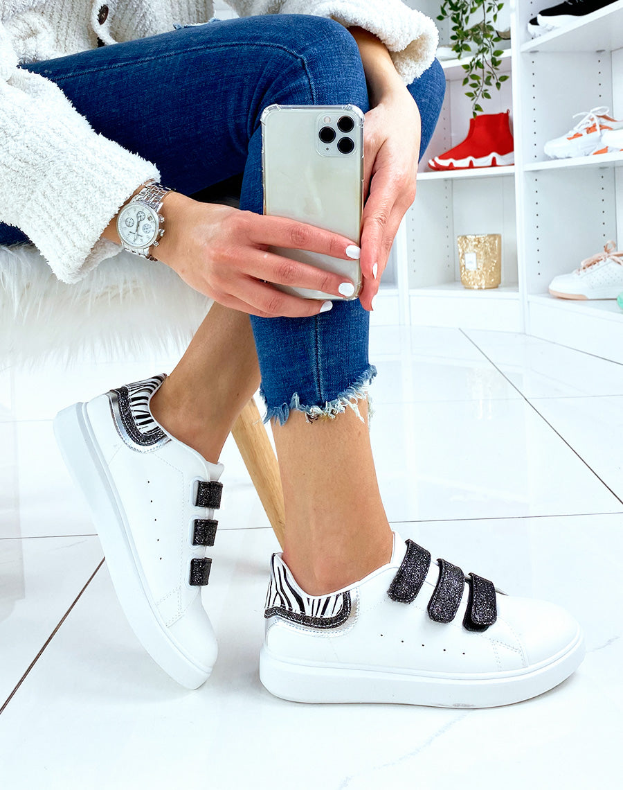 Baskets blanches à scratchs noirs pailletés