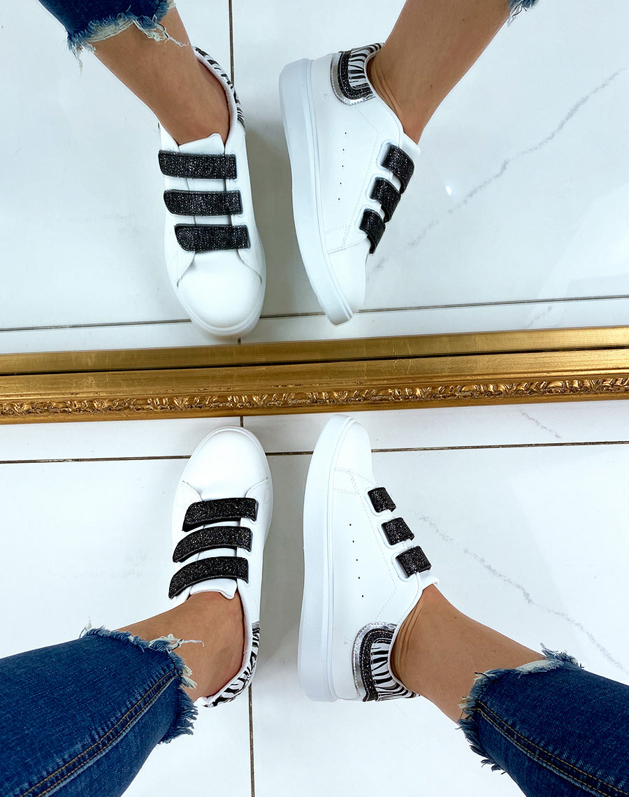 Baskets blanches à scratchs noirs pailletés