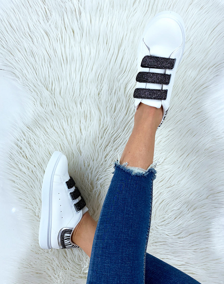 Baskets blanches à scratchs noirs pailletés