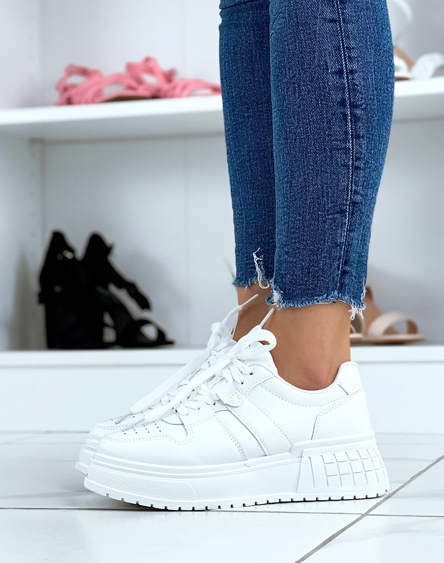 Baskets blanches à semelle épaisse