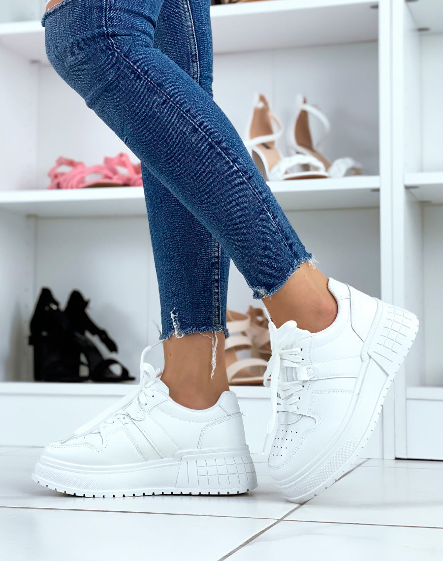 Baskets blanches à semelle épaisse