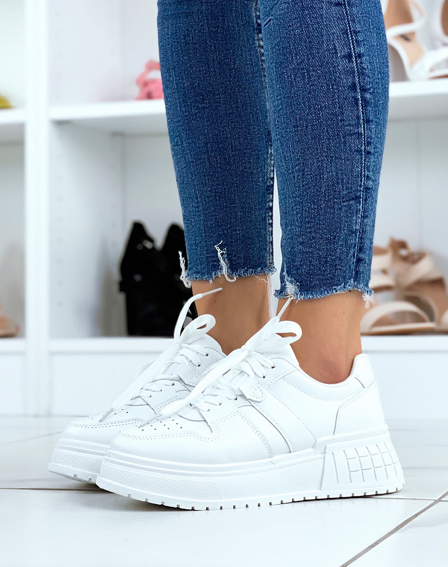 Baskets blanches à semelle épaisse
