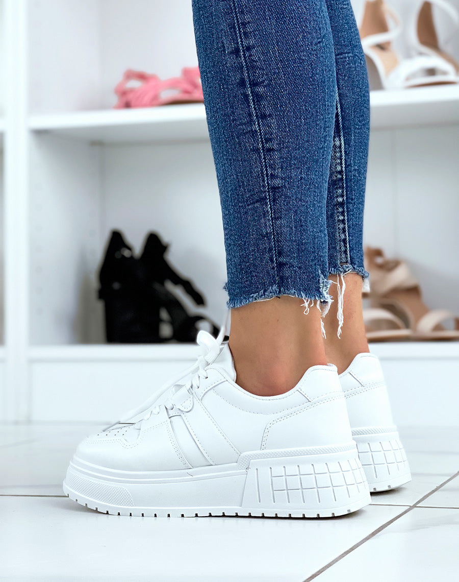 Baskets blanches à semelle épaisse
