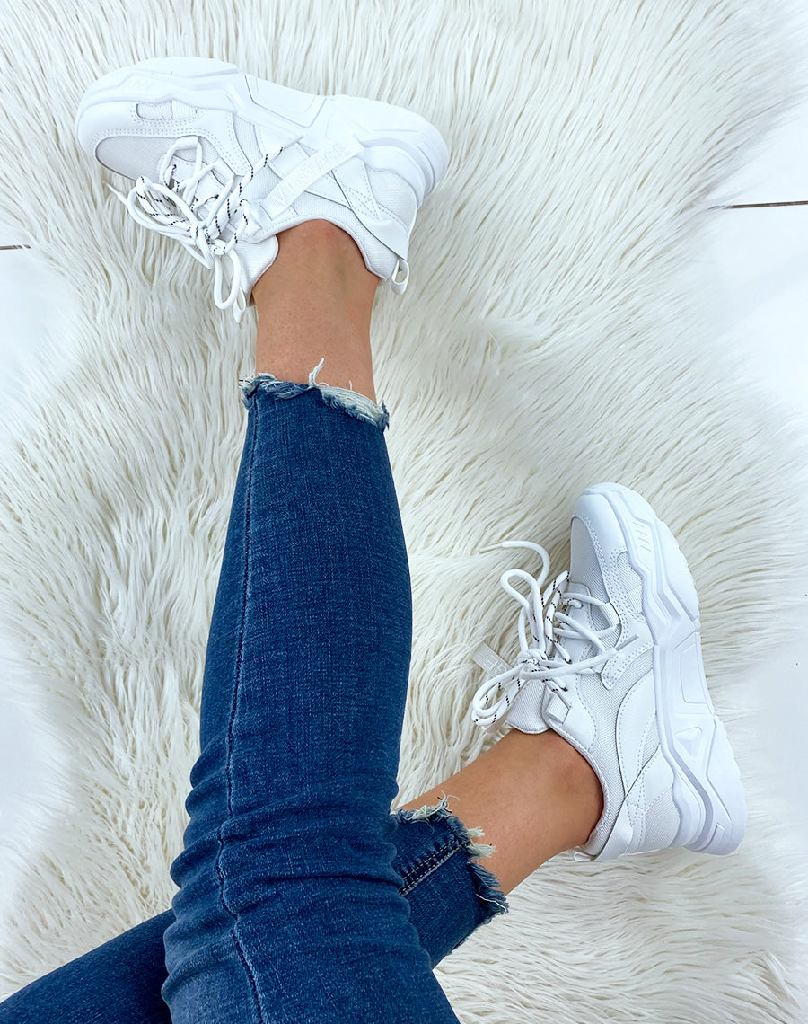 Baskets blanches à semelle épaisse bi-matières
