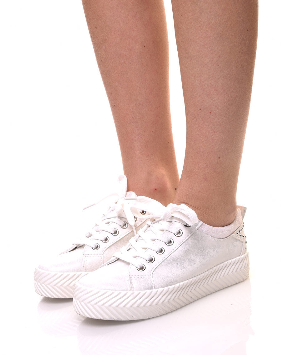 Baskets blanches semelles épaisses à motifs