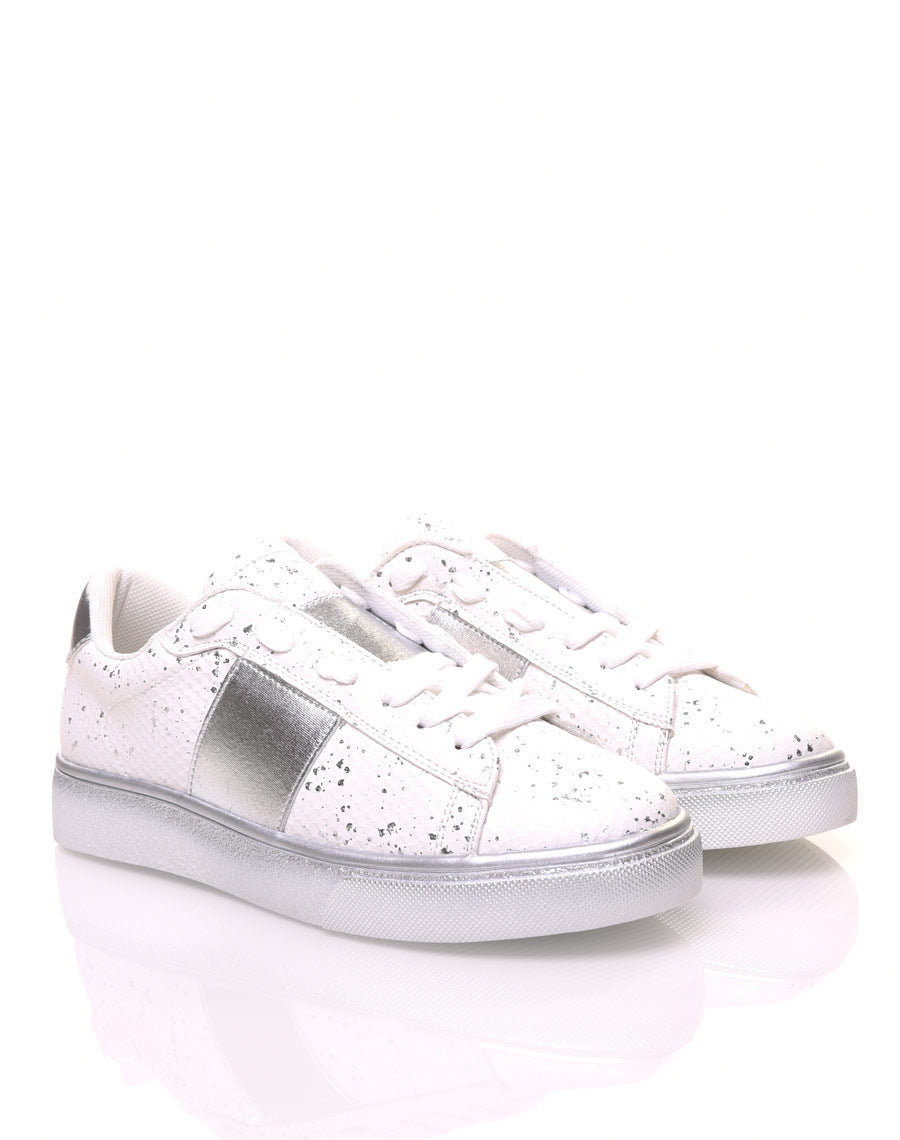 Baskets blanches tachetés argent
