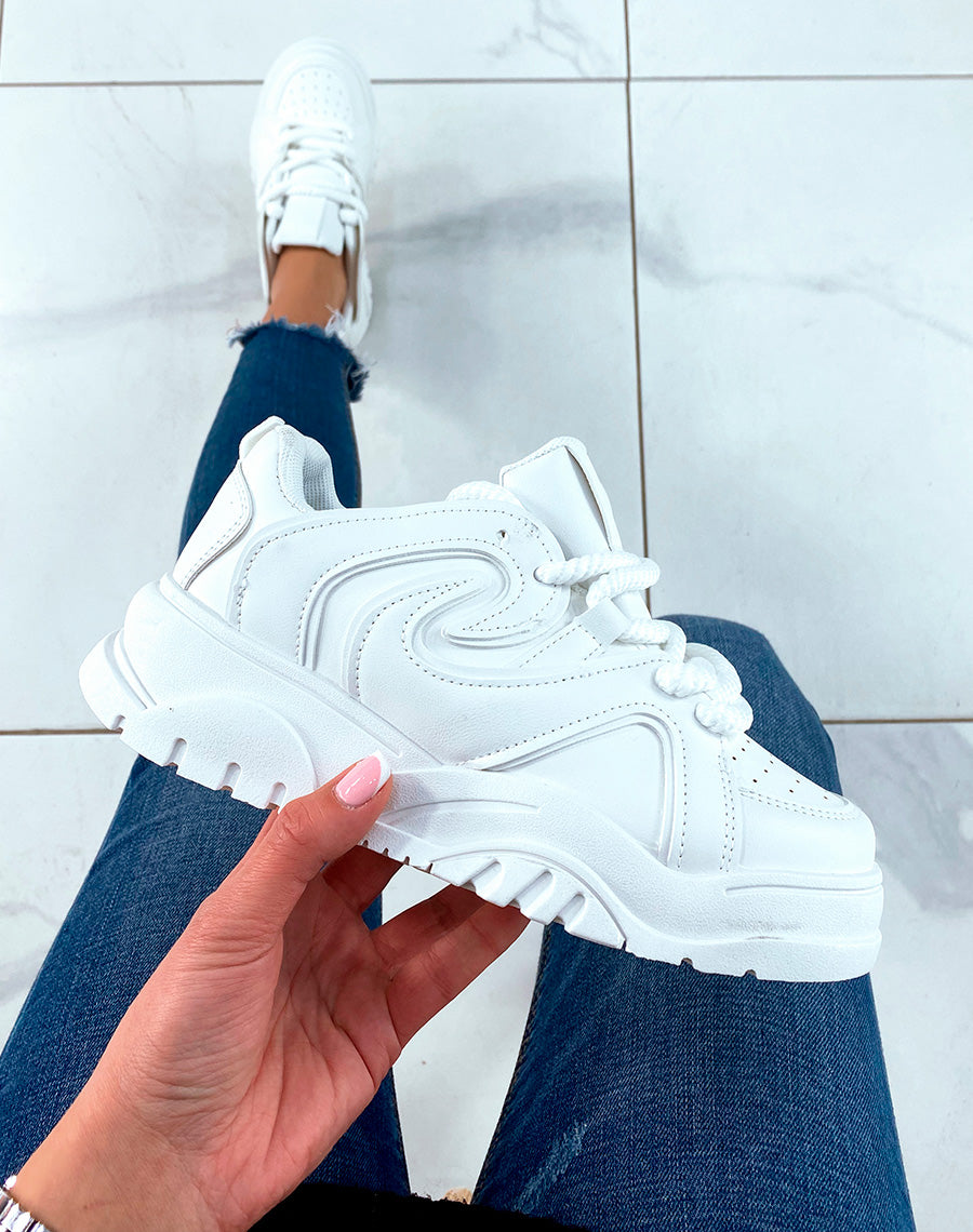 Baskets blanches tendance à empiècement