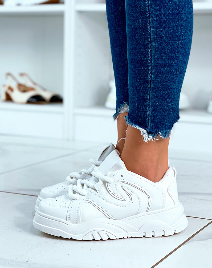 Baskets blanches tendance à empiècement