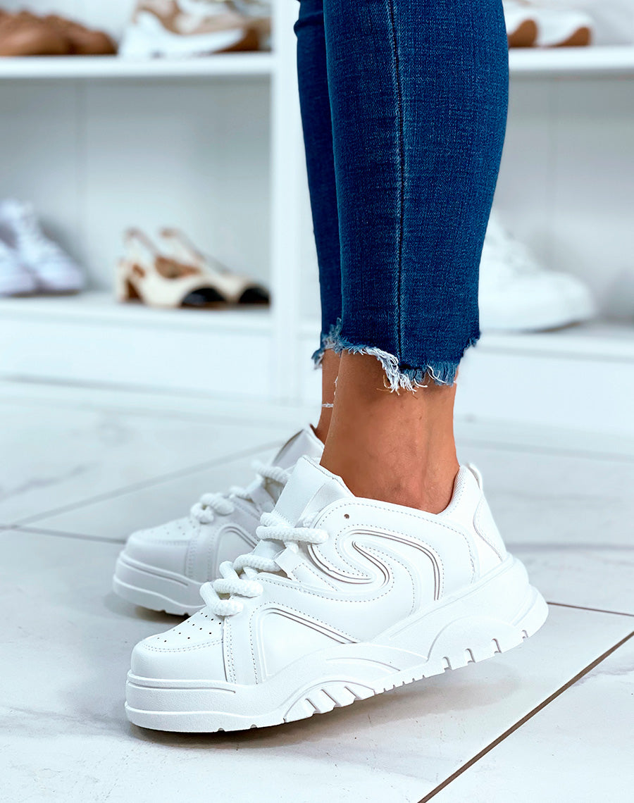 Baskets blanches tendance à empiècement