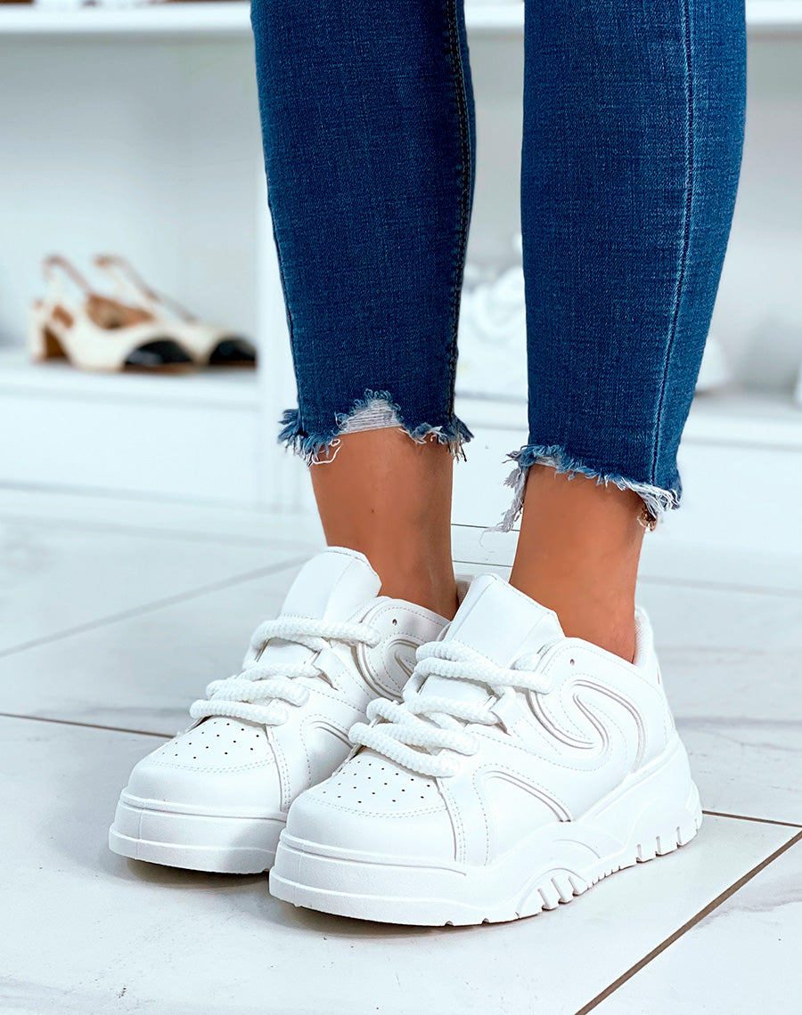 Baskets blanches tendance à empiècement
