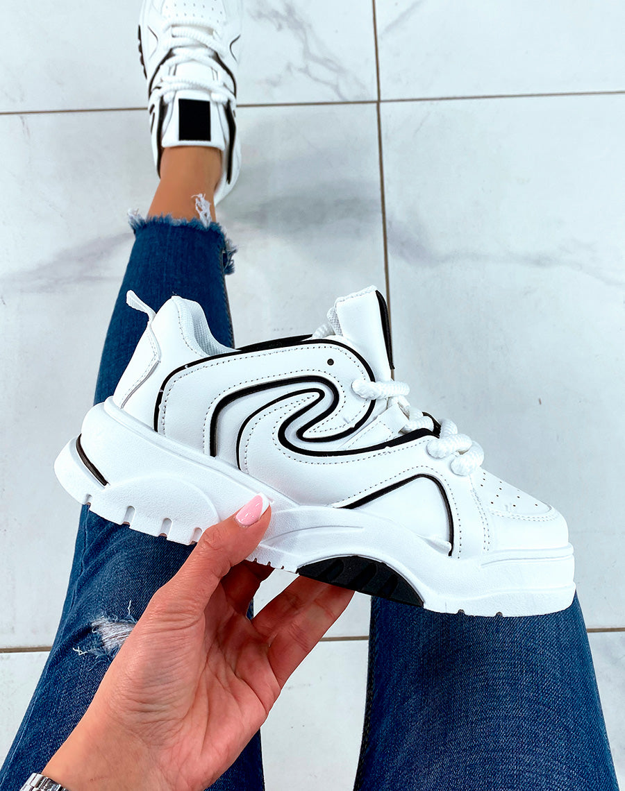 Baskets blanches tendance à empiècement noir et blanc
