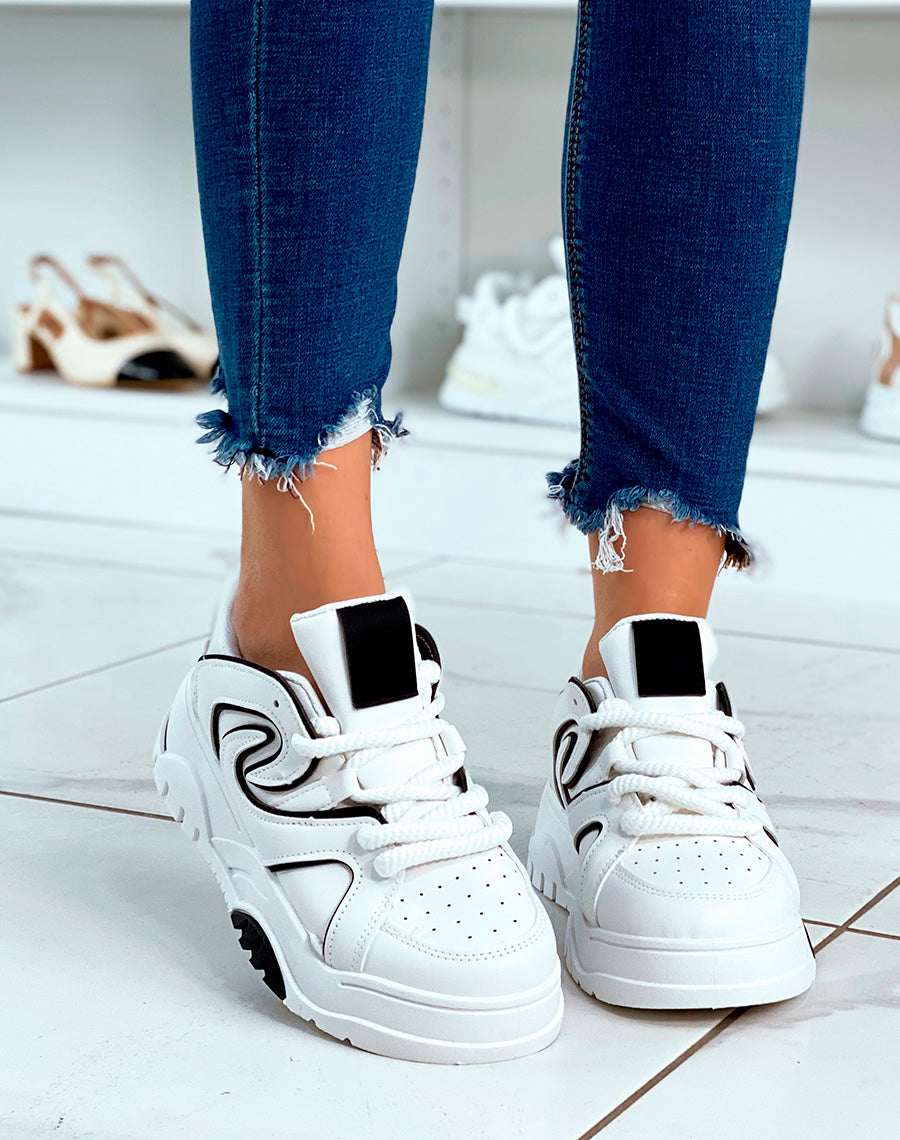 Baskets blanches tendance à empiècement noir et blanc