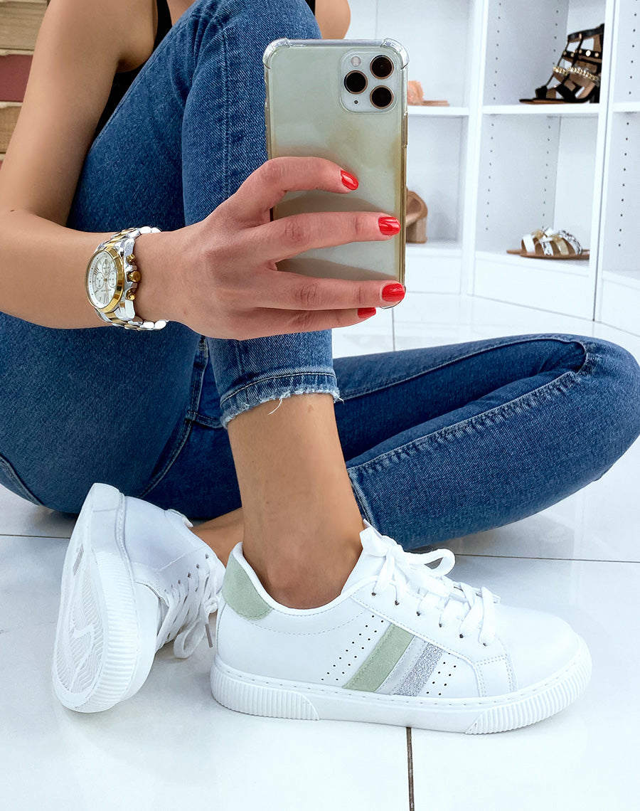 Baskets blanches à triples empiècements verts et argentés