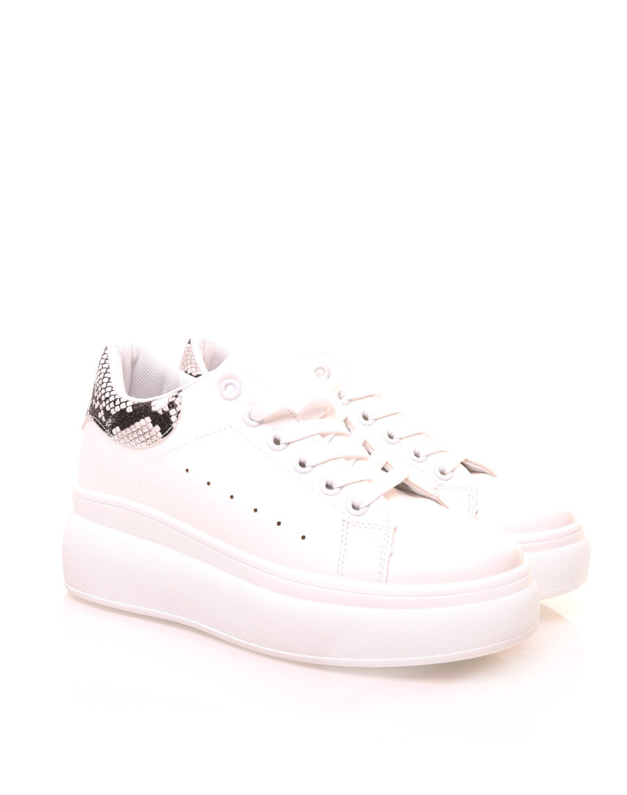 Baskets blanches unies à semelle plateforme épaisse