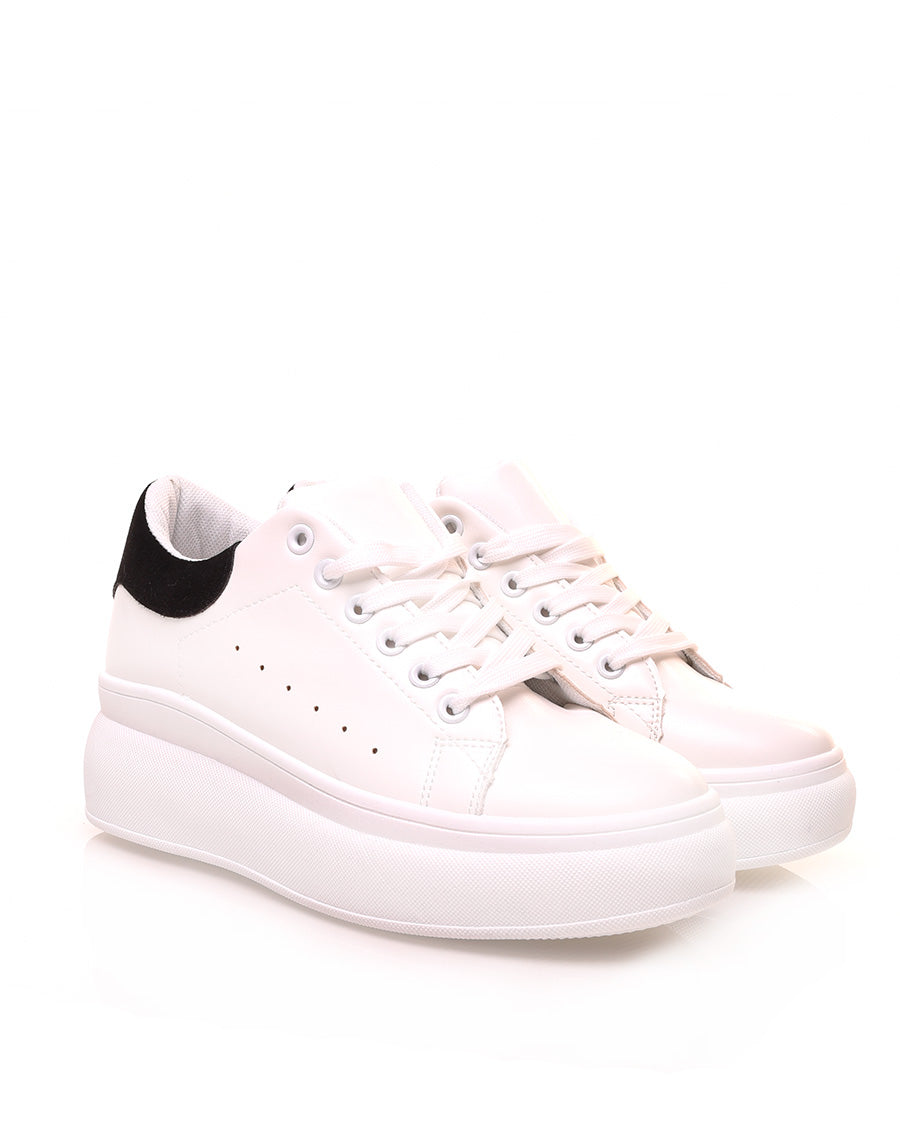 Baskets blanches unies à semelle plateforme épaisse