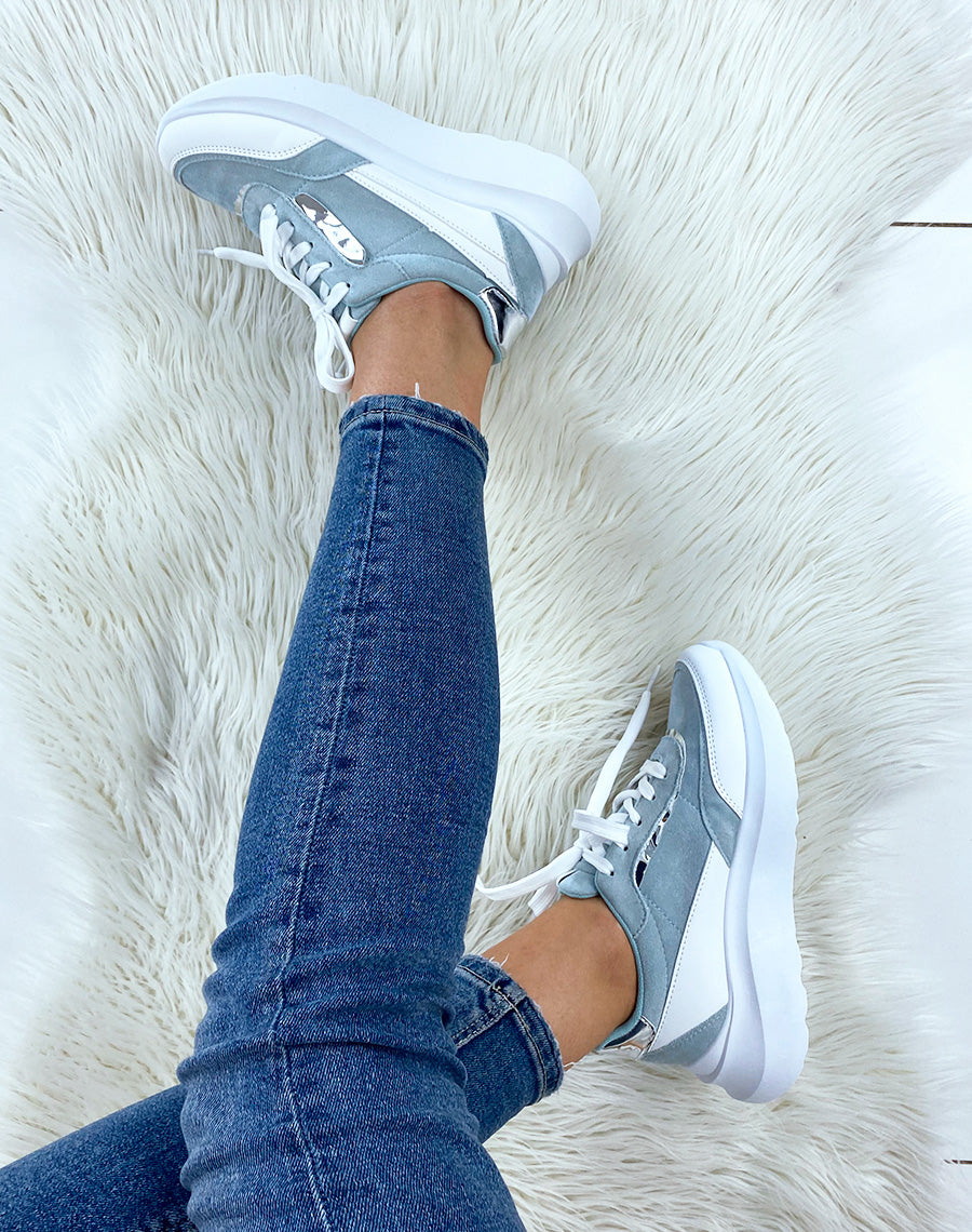 Baskets bleu pastel