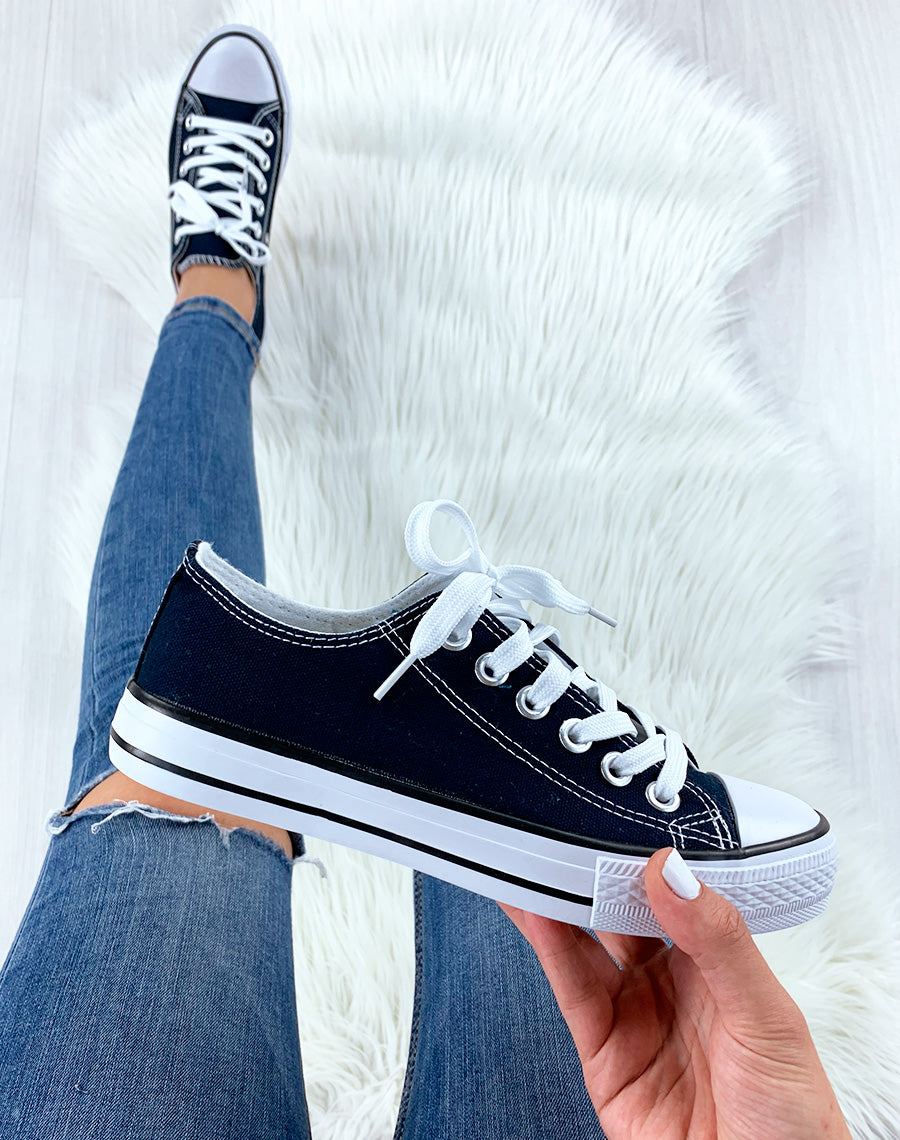 Baskets bleus marine