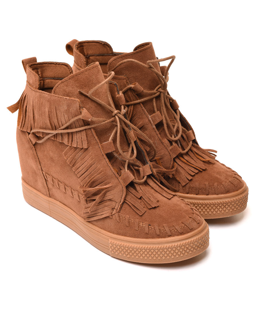 Baskets camelles compensées en suédine à franges