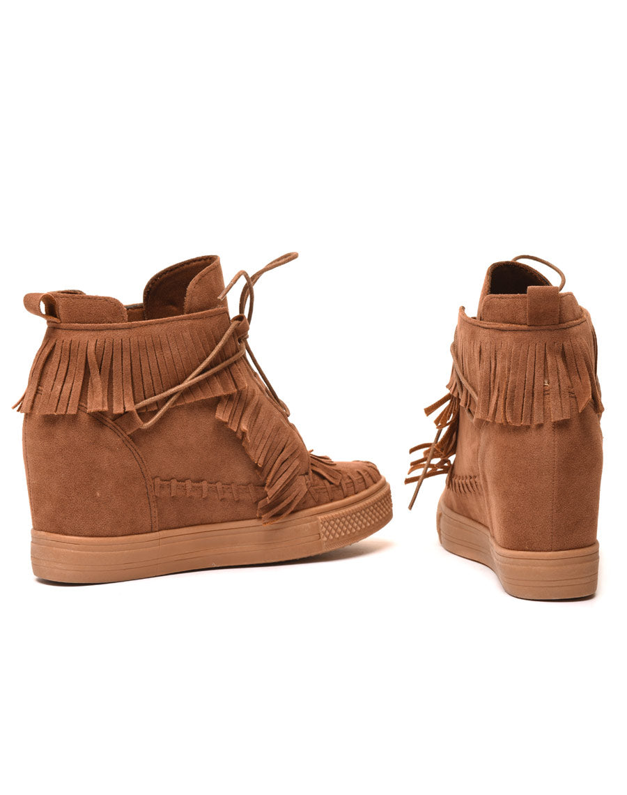 Baskets camelles compensées en suédine à franges