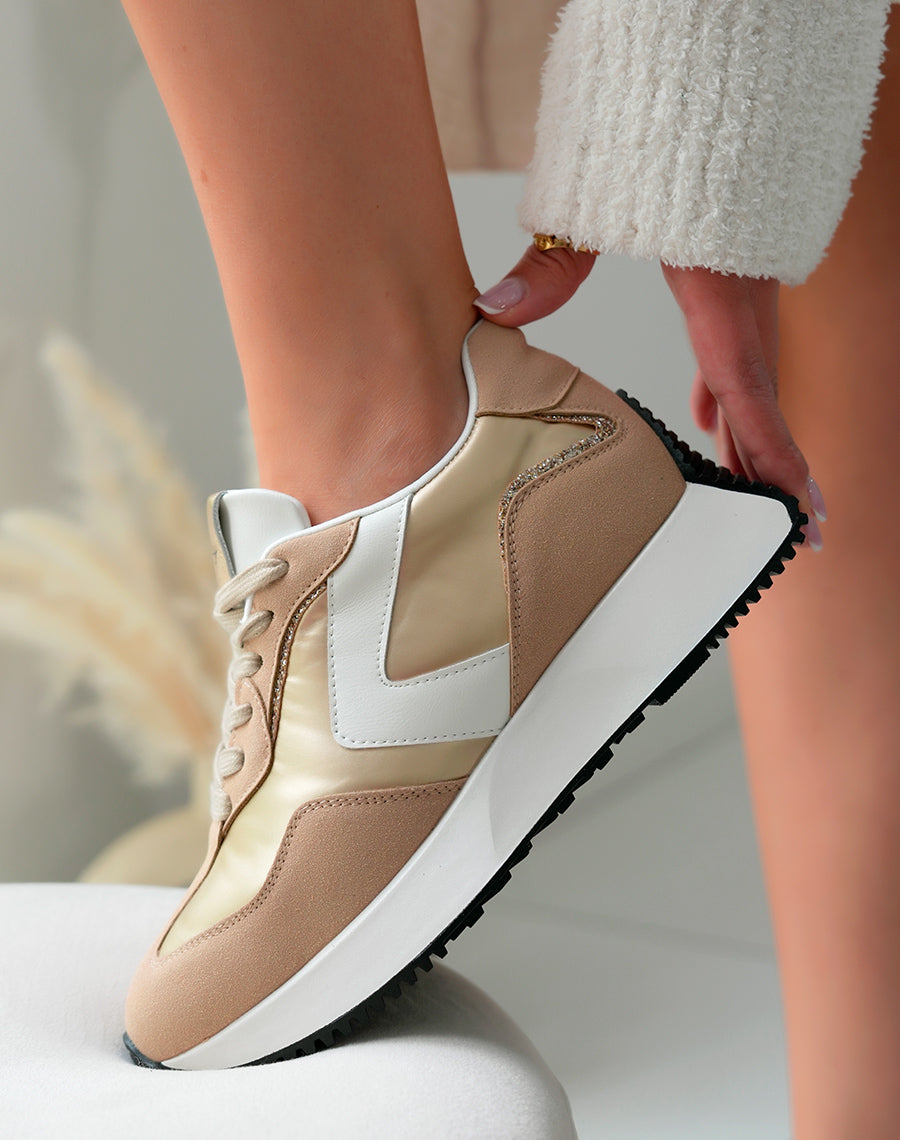 Baskets dorée à empiècement beige foncé et blanc