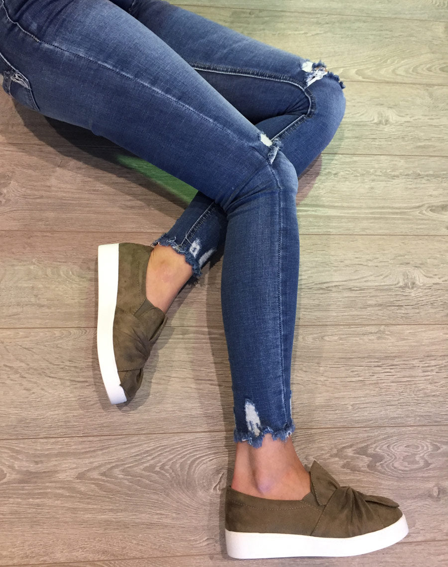 Baskets en suédine kaki à n?ud