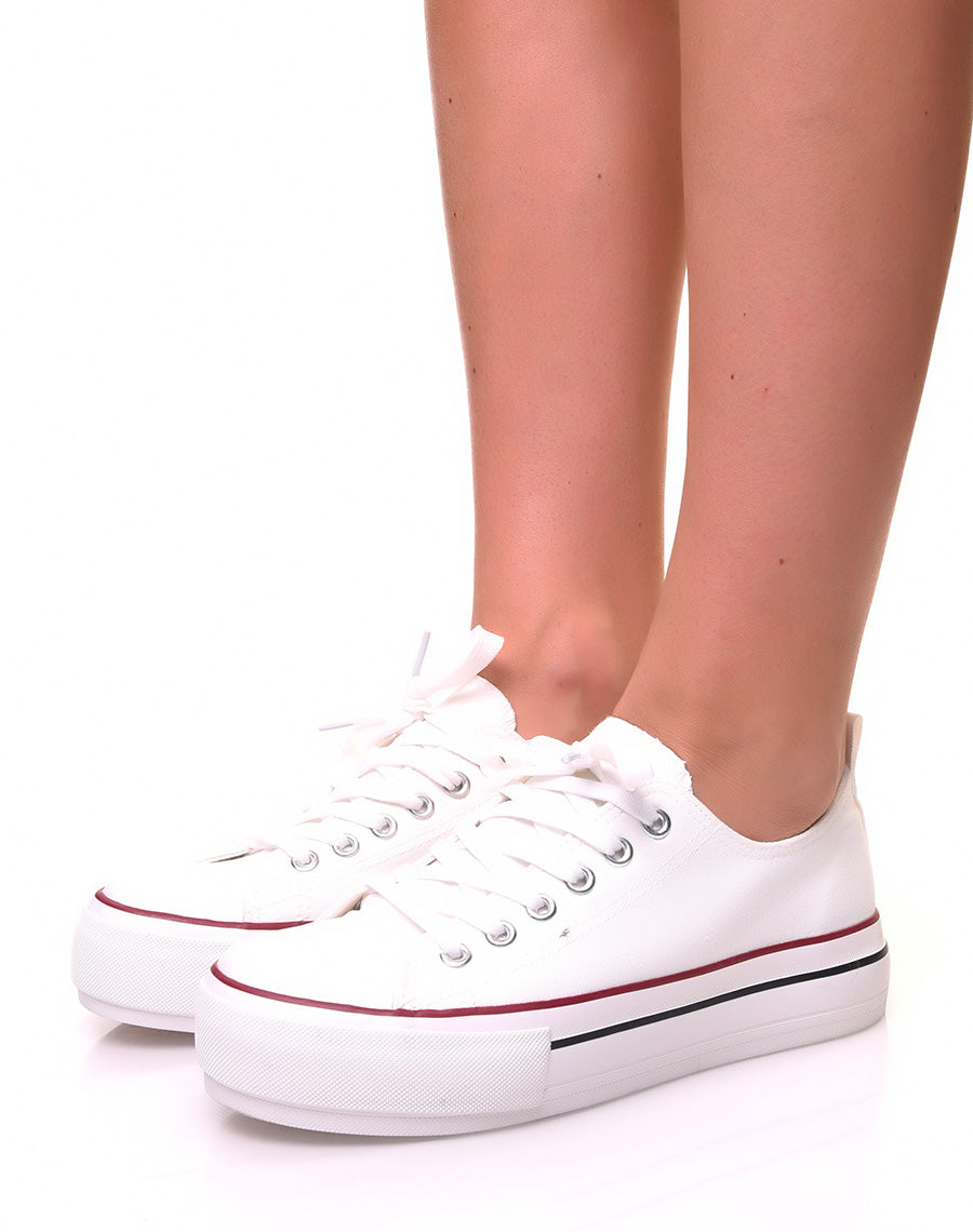 Baskets en toile blanche à plateformes décorées de liserés