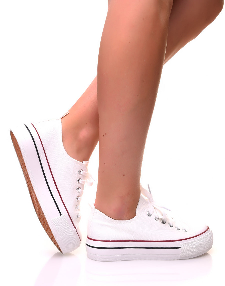 Baskets en toile blanche à plateformes décorées de liserés