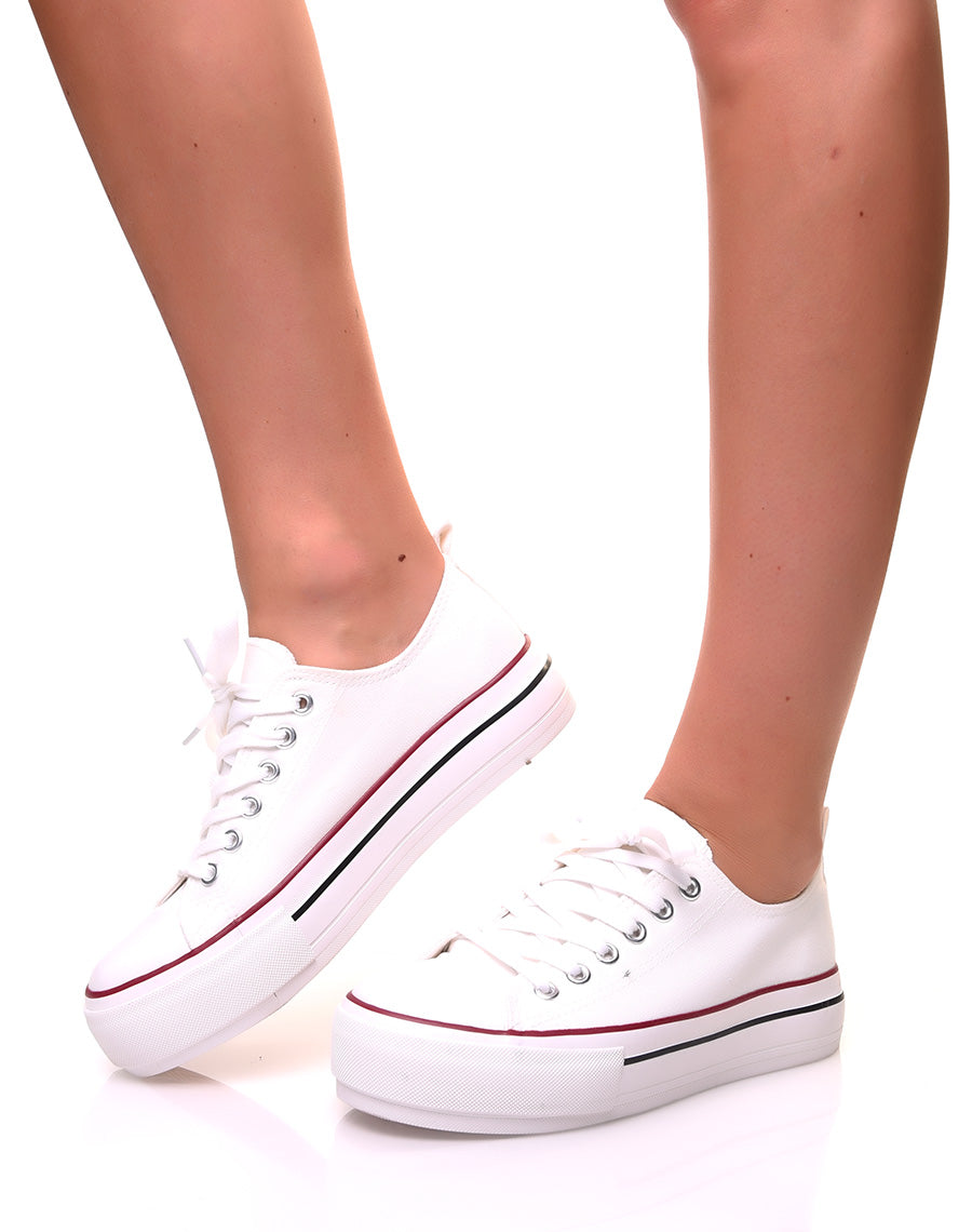 Baskets en toile blanche à plateformes décorées de liserés