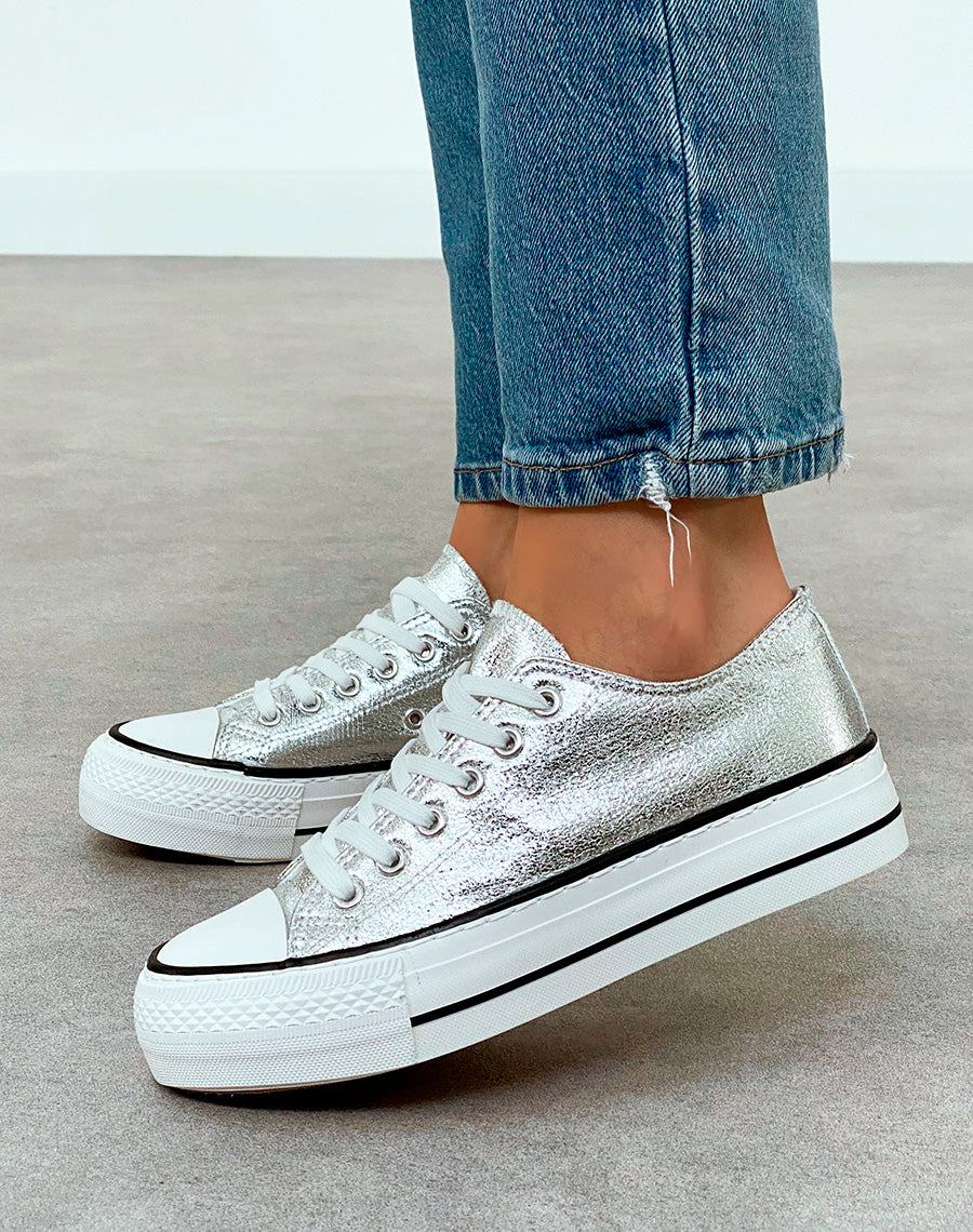 Baskets femme basses argentées avec semelle épaisse blanche