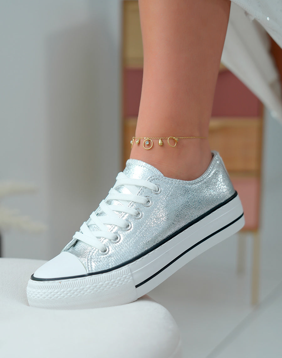 Baskets femme basses argentées avec semelle épaisse blanche