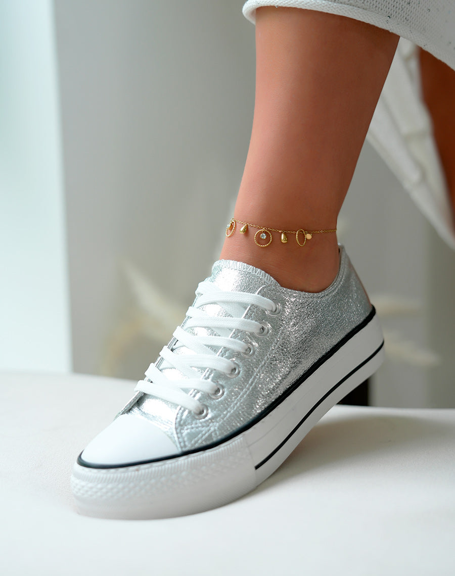 Baskets femme basses argentées avec semelle épaisse blanche