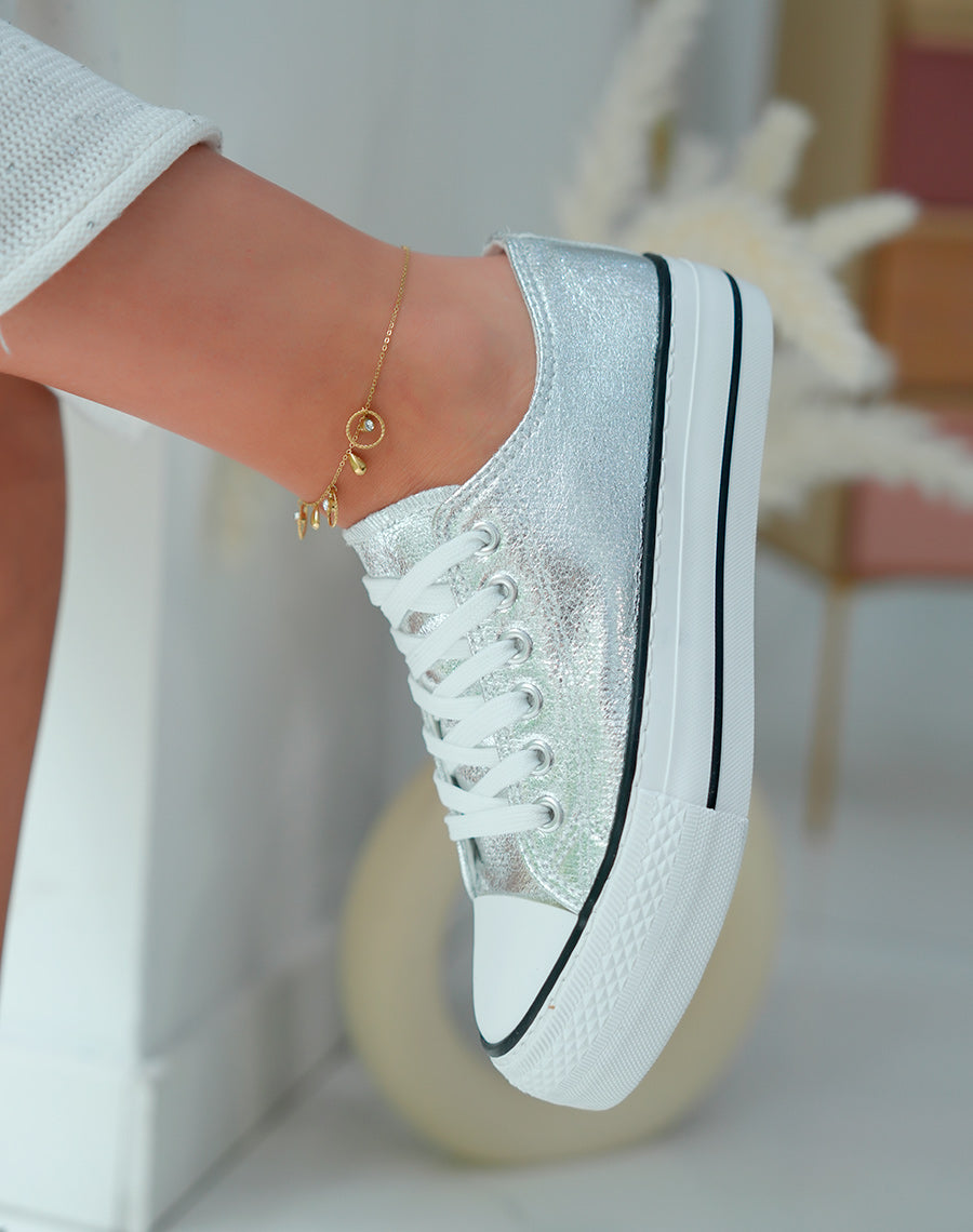 Baskets femme basses argentées avec semelle épaisse blanche
