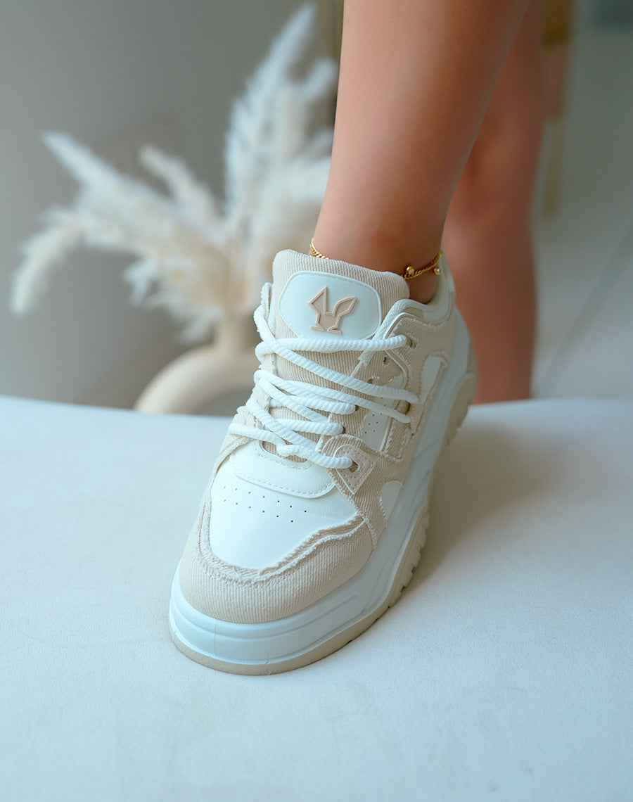 Baskets femme beige et blanche effet déchiré à lacets corde