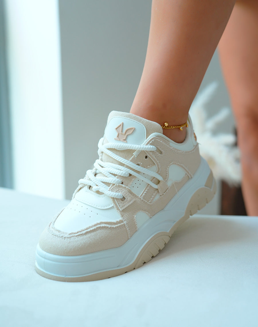Baskets femme beige et blanche effet déchiré à lacets corde