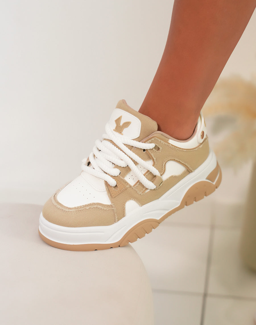 Baskets femme beige foncé et blanche effet déchiré à lacets corde