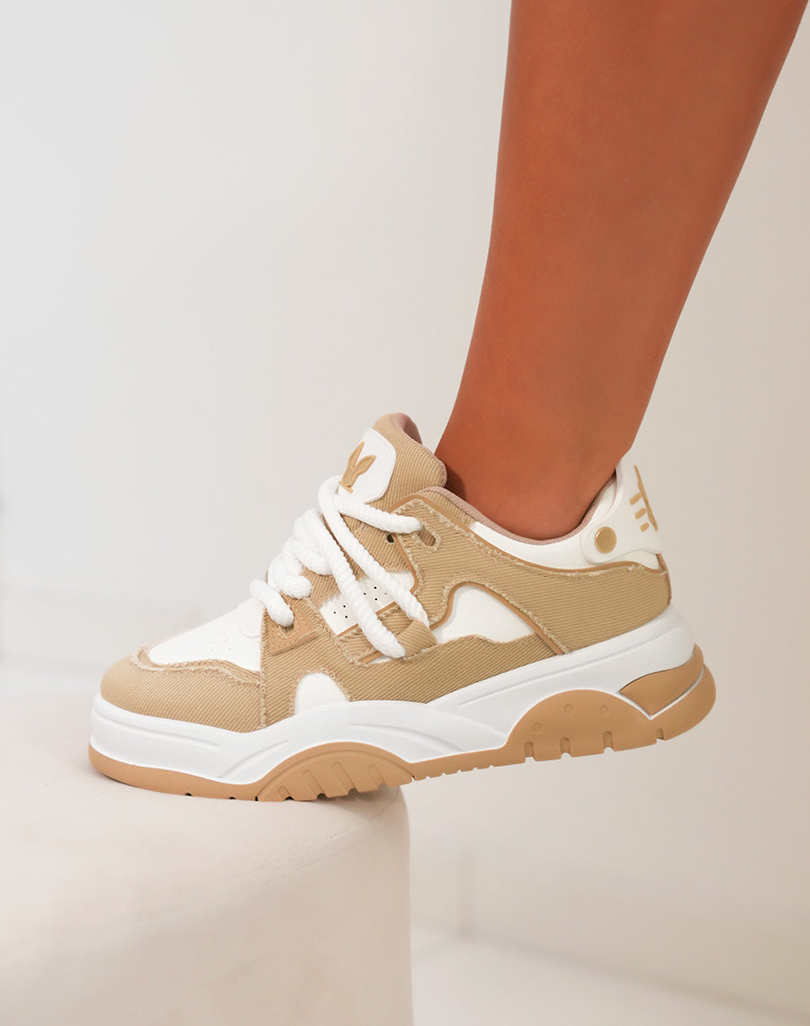 Baskets femme beige foncé et blanche effet déchiré à lacets corde