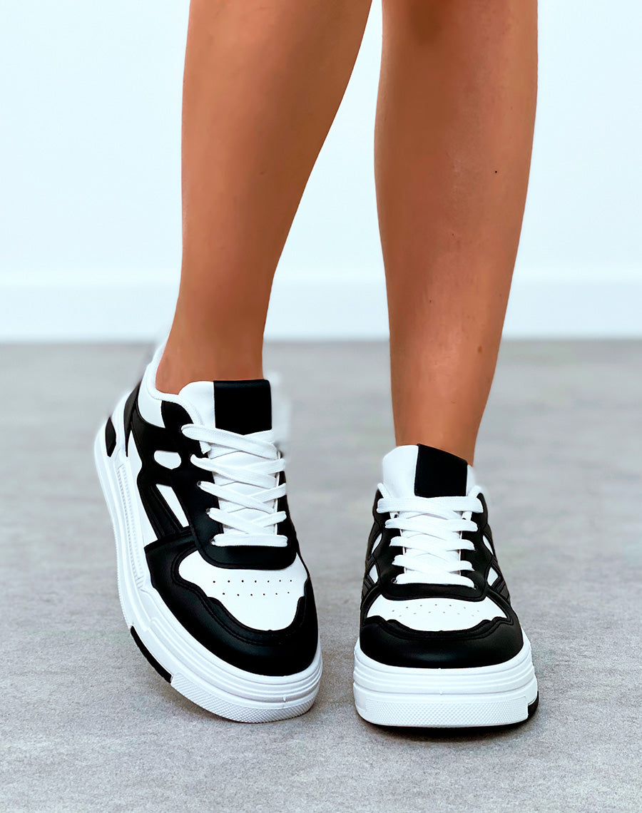 Baskets femme bi-couleurs noires et blanche à lacets