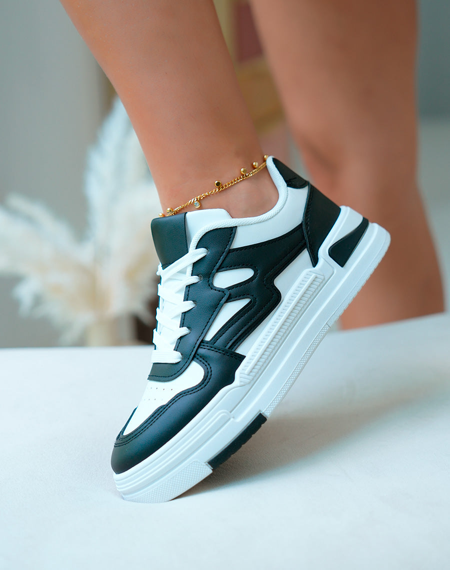 Baskets femme bi-couleurs noires et blanche à lacets