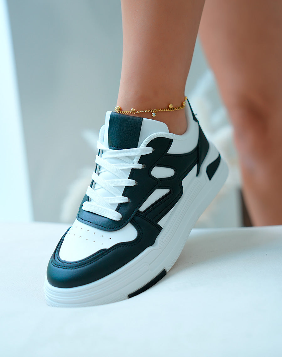 Baskets femme bi-couleurs noires et blanche à lacets