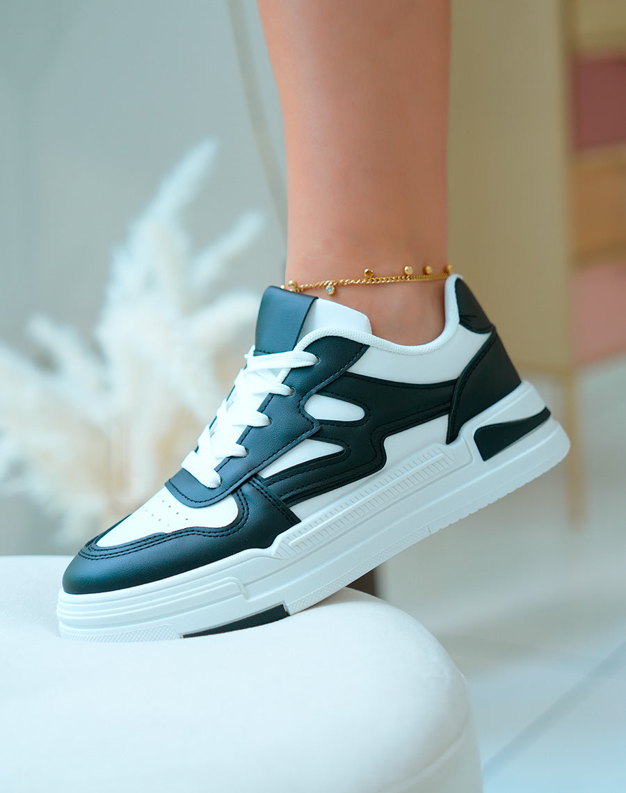 Baskets femme bi-couleurs noires et blanche à lacets