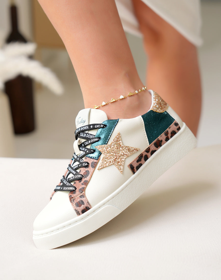 Baskets femme bi-matiere à lacets avec inscription et détail léopard