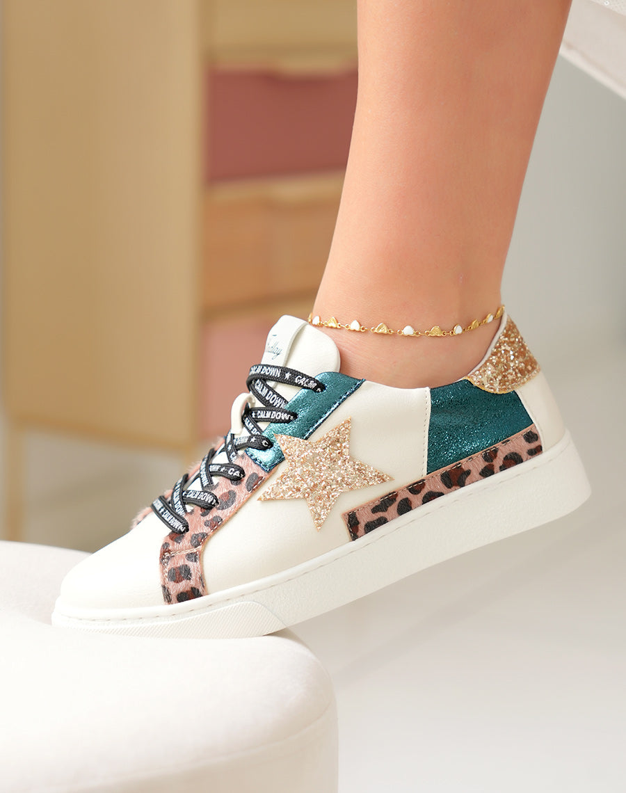 Baskets femme bi-matiere à lacets avec inscription et détail léopard